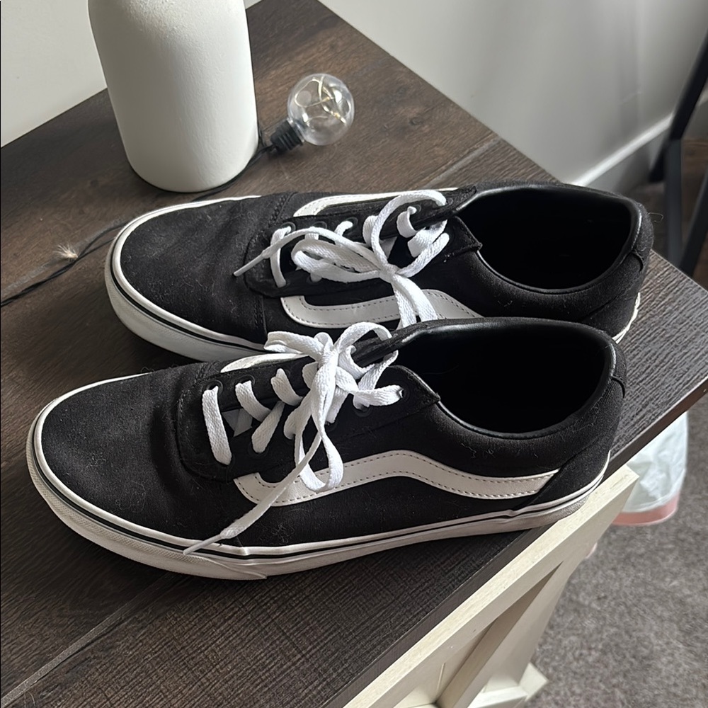 Vans Men's Black and White Sneakers
